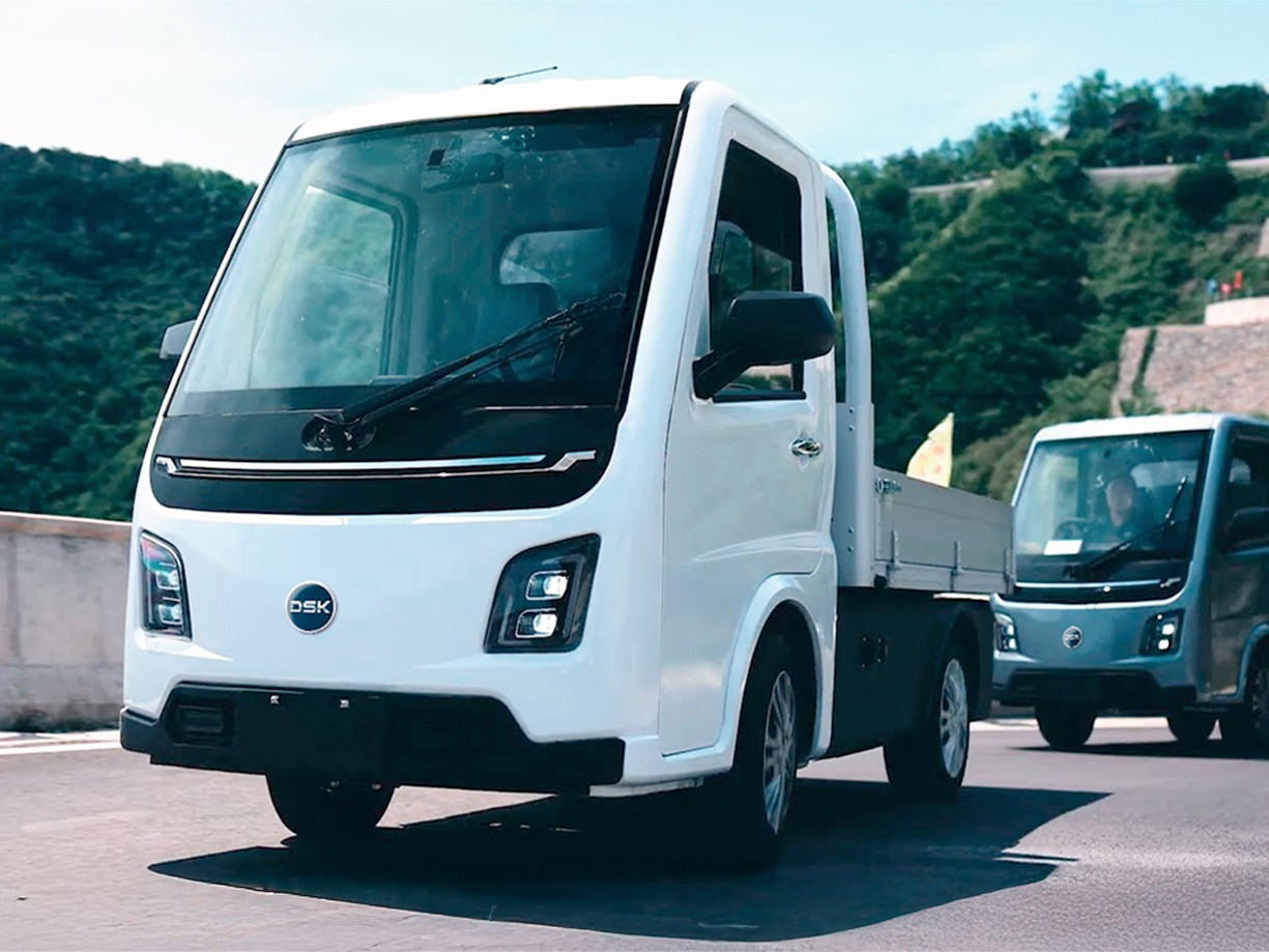 Presentación del nuevo camión eléctrico DFSK TEV en entorno urbano sostenible